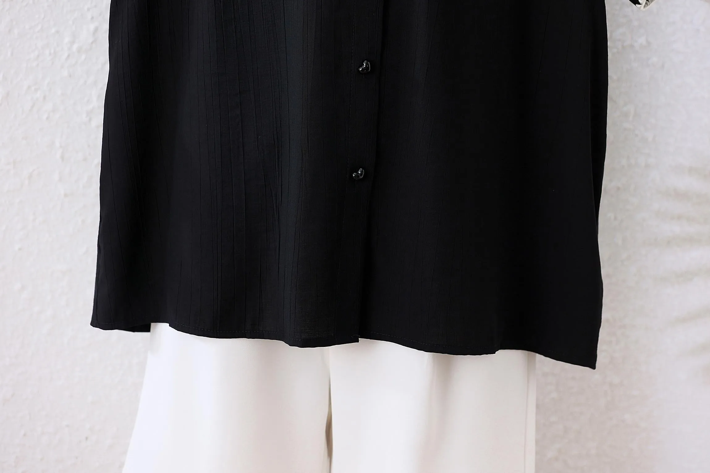 Button-Up Women's Blouse with Slimming Features and Contrast Trim