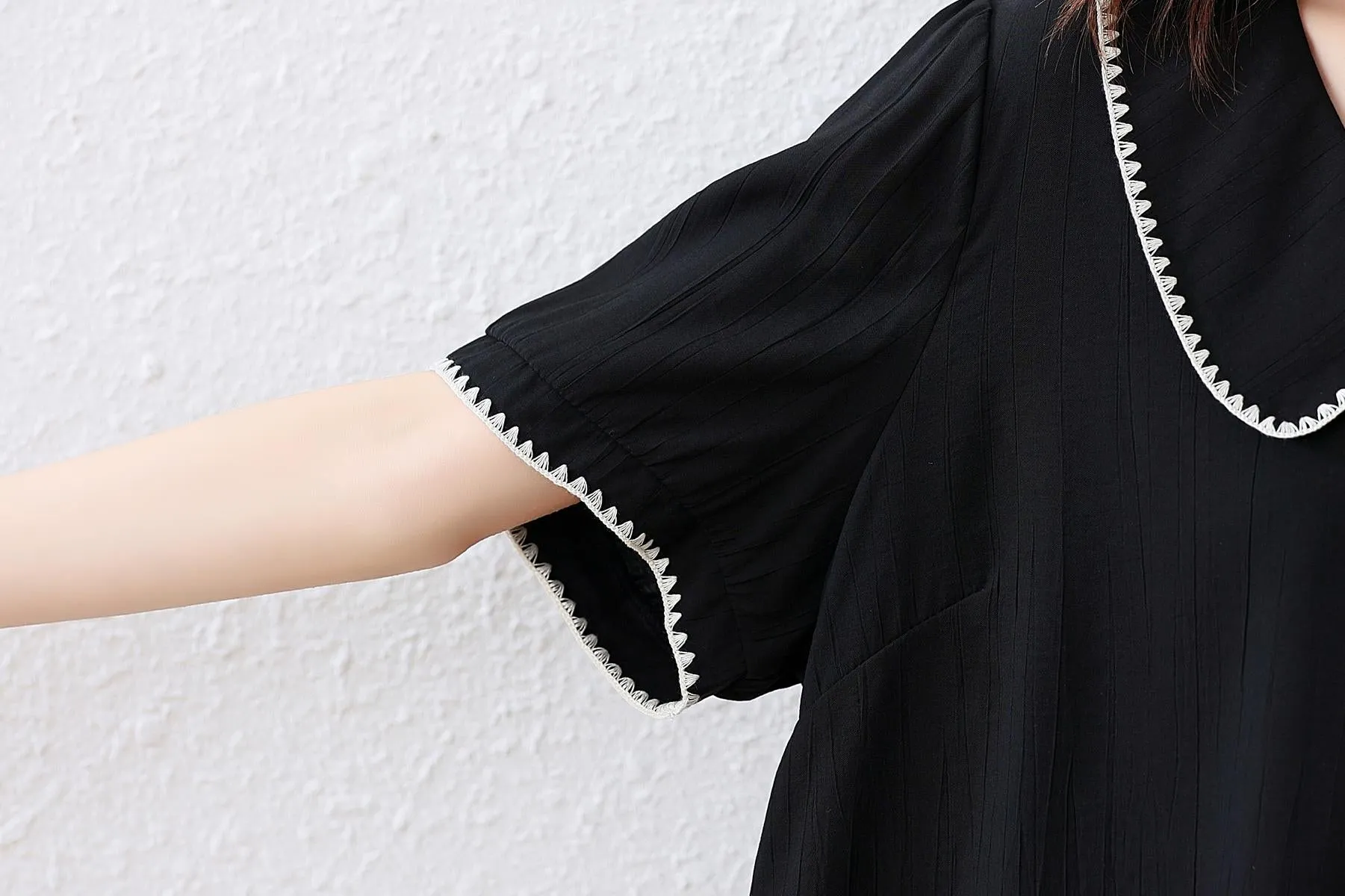 Button-Up Women's Blouse with Slimming Features and Contrast Trim