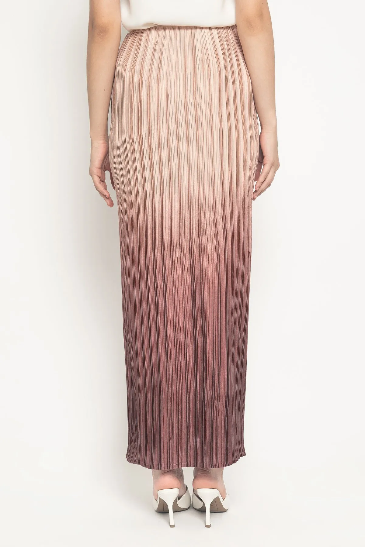Pleated Skirt in Maroon