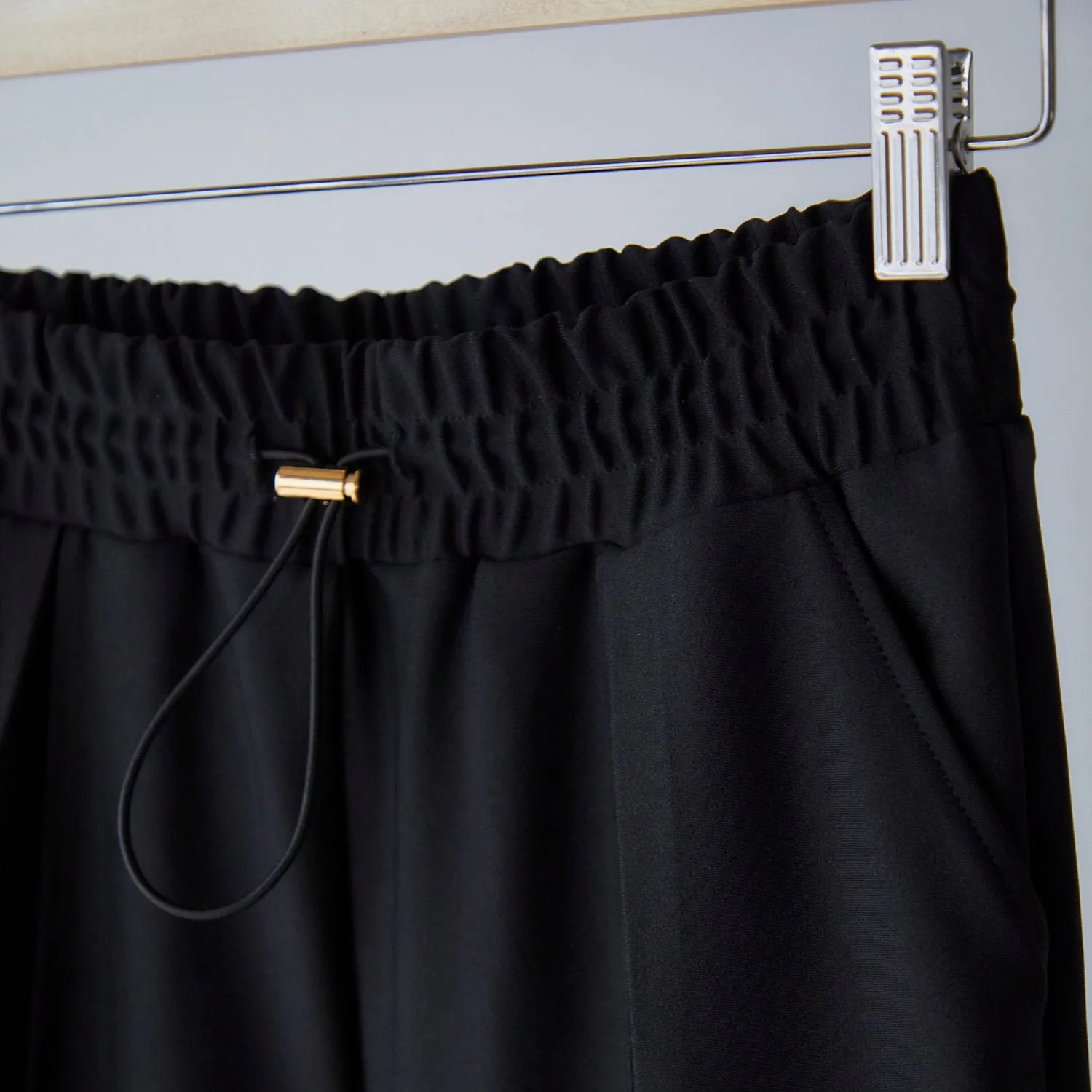 re:I not plus minus | レイノットプラスマイナス　ELASTIC CENTRE SEAM JOGGER PANTS