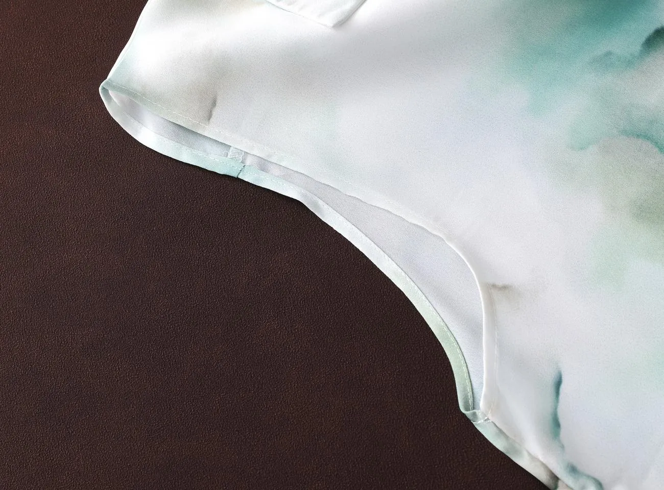 Stylish and Slimming Wrinkle-Resistant Blouse for Women