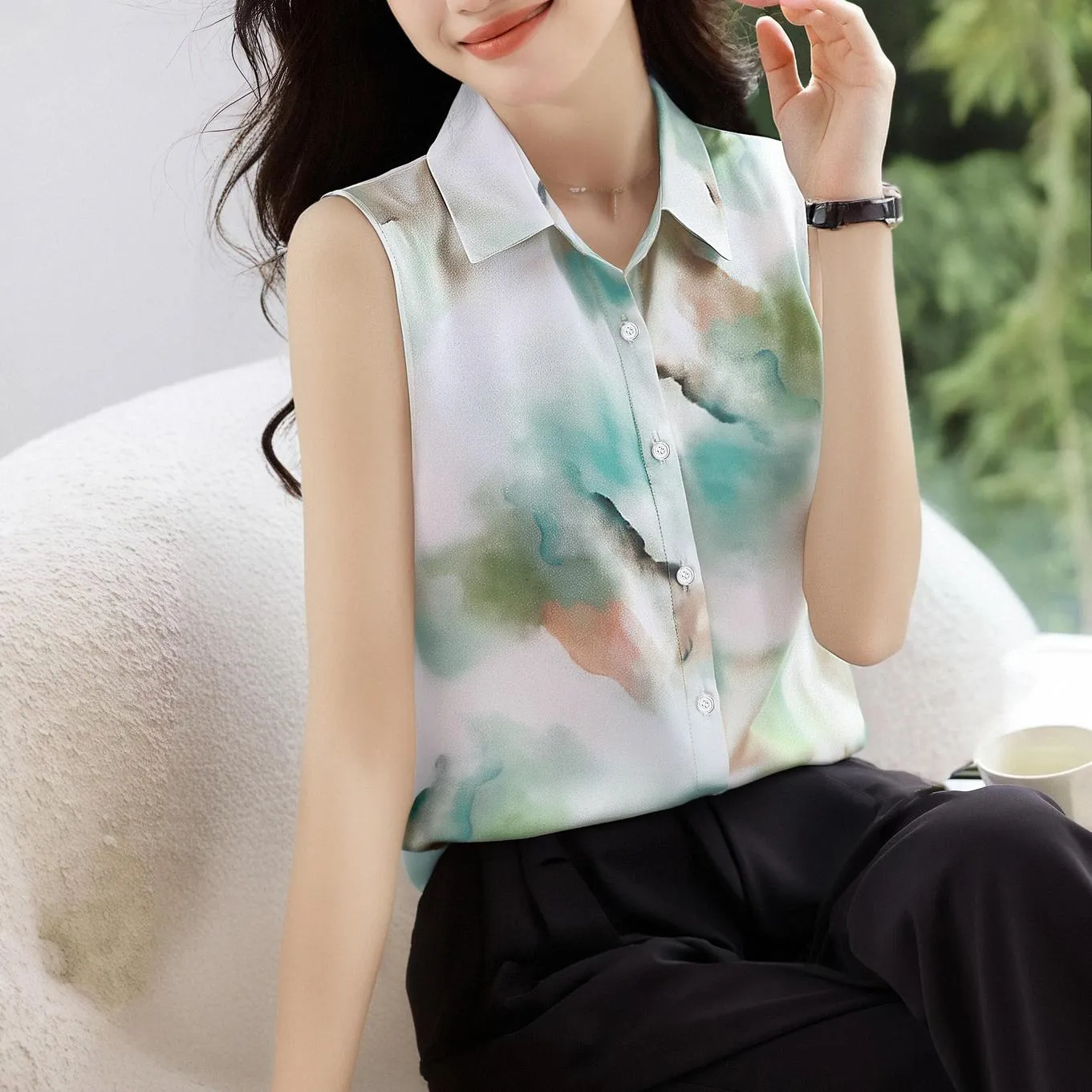 Stylish and Slimming Wrinkle-Resistant Blouse for Women